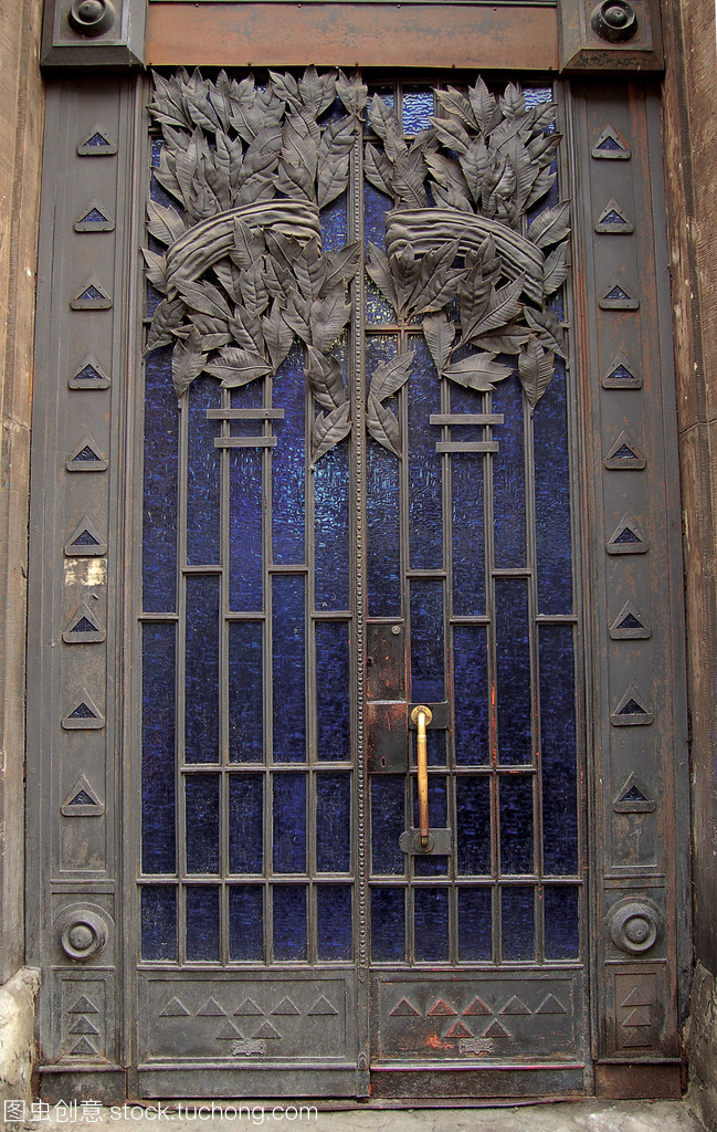 偽造鑄鋁裝飾門 工藝、隱患與識(shí)別指南